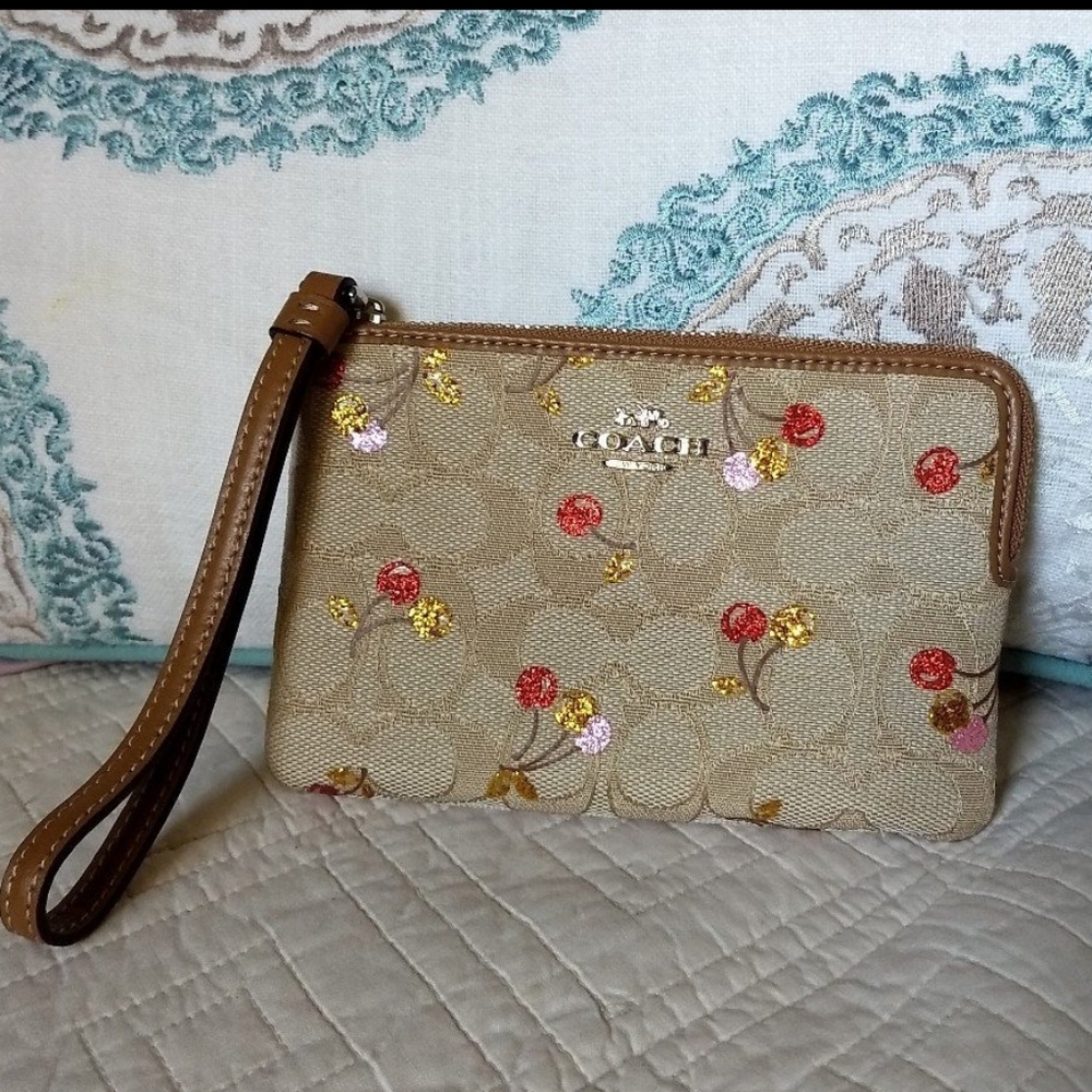 Rare Coach F31577 Corner Zip Wristlet In Signature Jacquard With Cherry Print